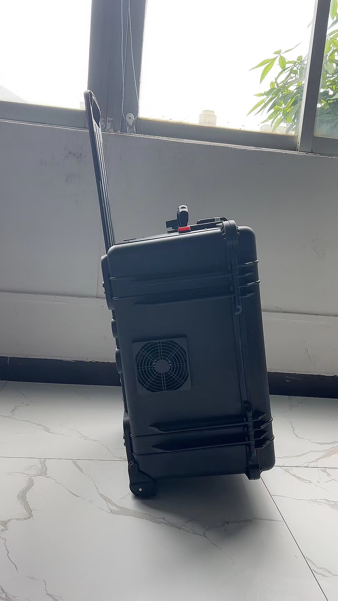 卡若手拉箱型移动通信干扰器